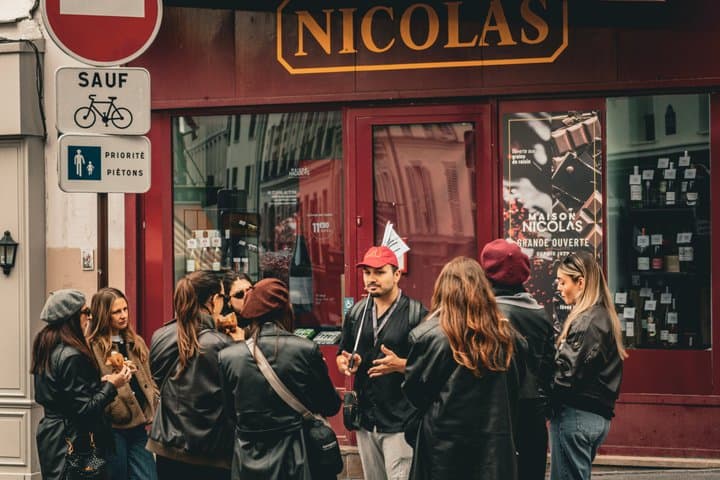 Paris: Montmartre Crime and Food Tasting Walking Tour