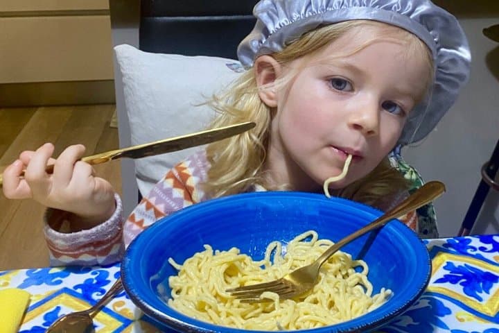 Cooking class : Fresh pasta and tiramisu for children in Milan