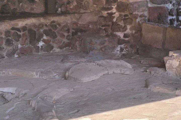 GUIDED TOUR PLUS in RUINS "TEMPLE MAJOR" with OFFICIAL GUIDES