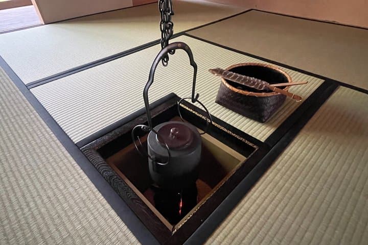 Private Machiya Tea Room & Ikebana Experience near Fushimi Inari