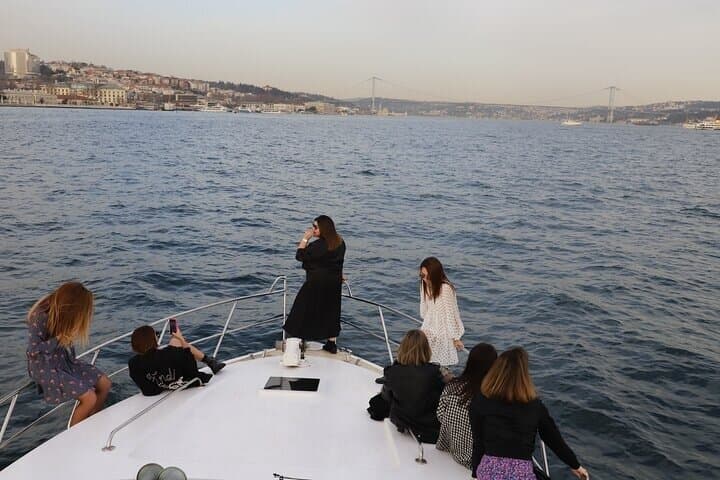 Exclusive Luxury Yacht Bosphorus Sightseeing Cruise in Istanbul