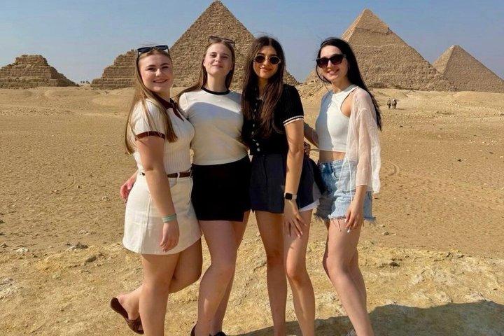 Private Tour in Pyramids of Giza with Lunch and Camel Ride