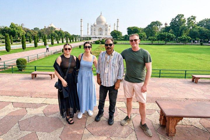 Sunrise Taj Mahal, Agra Fort & Baby Taj Tour – From Delhi by Car