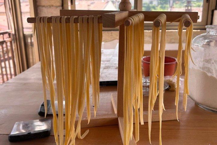 Verona Pizza or Pasta Cooking Class with Wine in Anna's Home