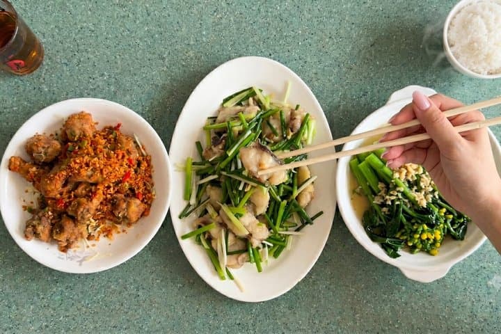 Hong Kong: Fresh Produce Market and Cook-to-Order Food Tour