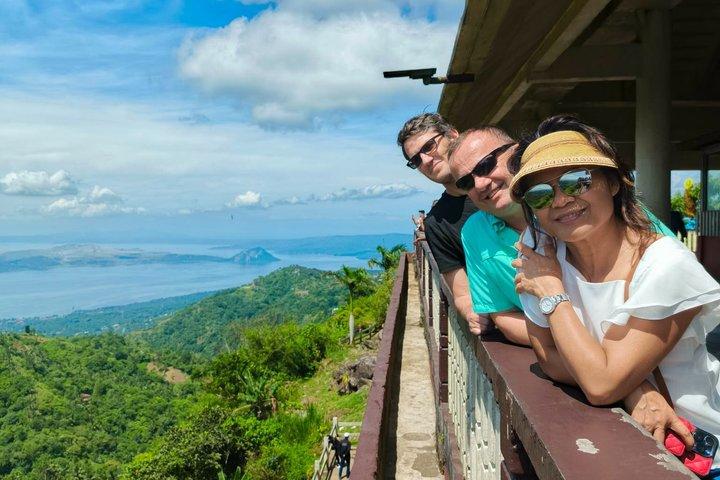Tagaytay Half Day Countryside Tour with Taal Views and Art Museum