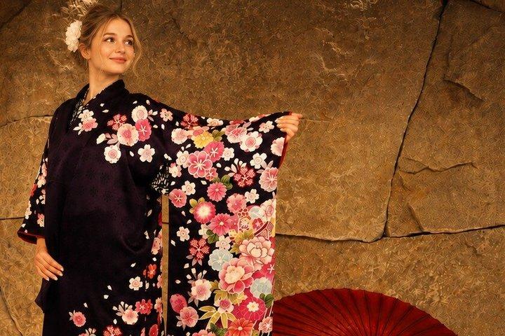 Special JAPAN Package: Luxury Kimono shoot & Premium Tea Tasting