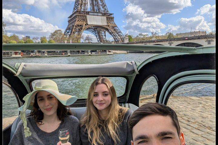 Paris: Private Tour in Citroën 2CV + Montmartre & Champagne
