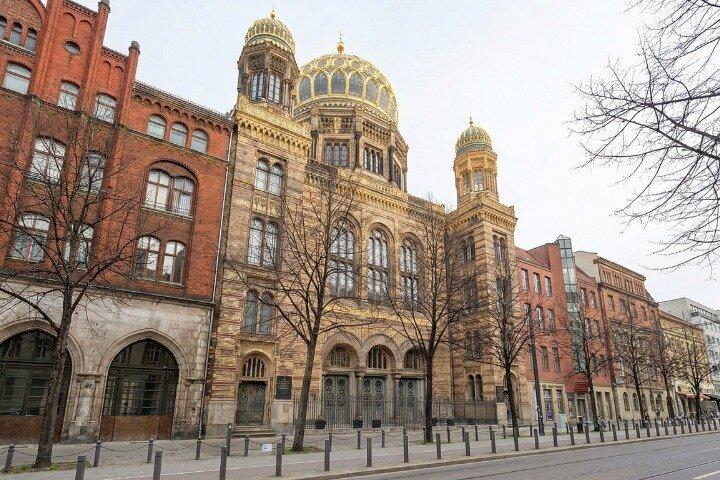 Berlin WWII and Third Reich Self Guided Walking Tour with an APP
