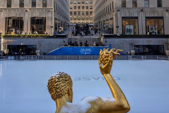 Private New York Tour: Iconic Manhattan & Neighborhood Contrasts