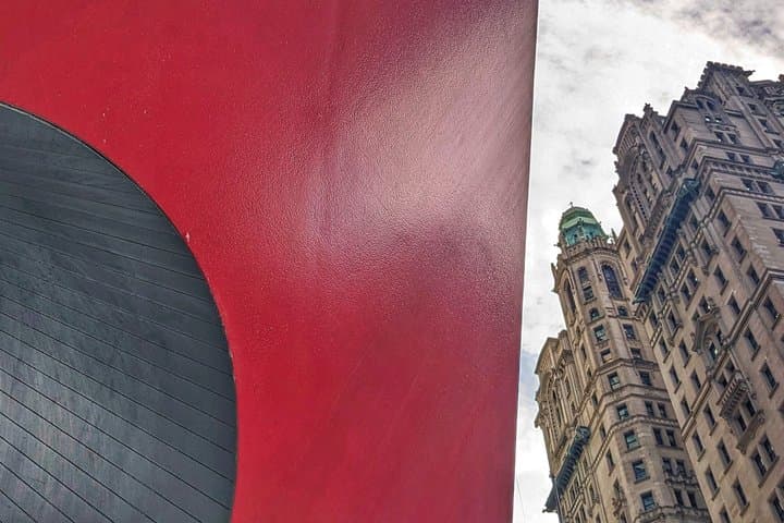 Private New York Tour: Iconic Manhattan & Neighborhood Contrasts