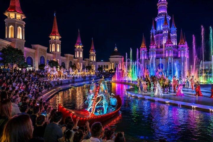 Land of Legends Night Show with Roundtrip Transfer from Alanya
