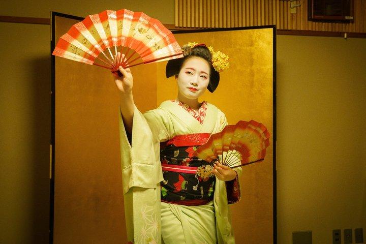 Kyoto: Meet the Geisha with Gion Historic Walking Tour