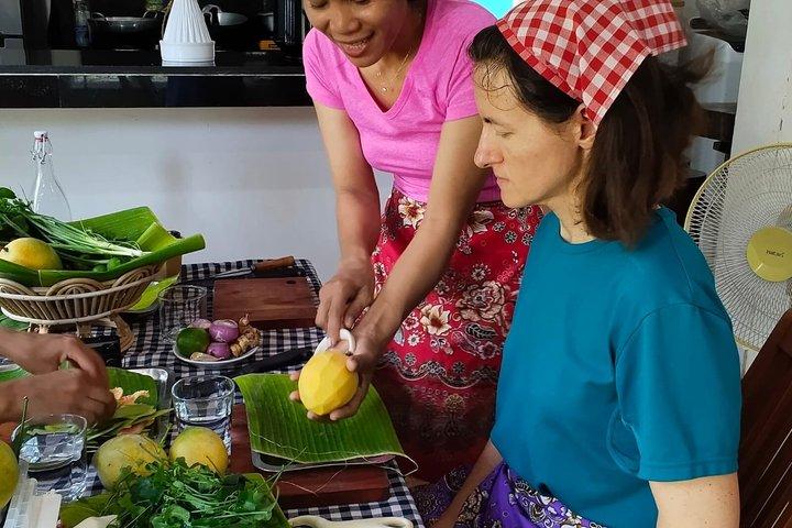 Siem Reap Market Tour & Khmer Cooking Class with Hotel Transfers