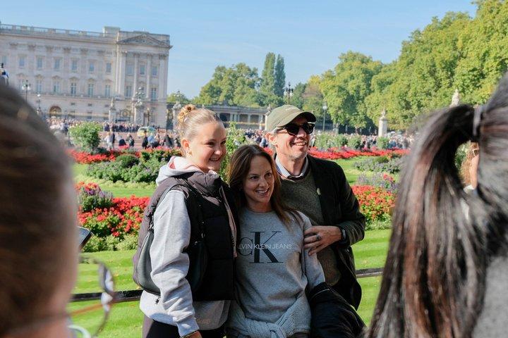 Buckingham Palace and Changing of the Guard Walking Tour