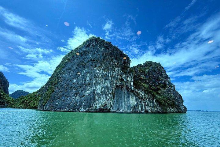 Ha Long Bay Day Tour with Kayaking and Titop Island
