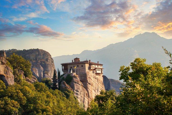 Athens: Meteora Monasteries Tour with Live Guide & Greek Lunch