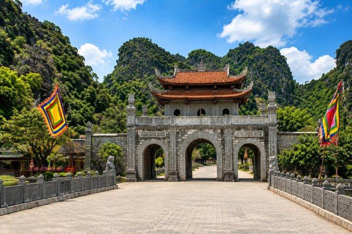 Ninh Binh Day Tour Hoa Lu Tam Coc and Mua Cave