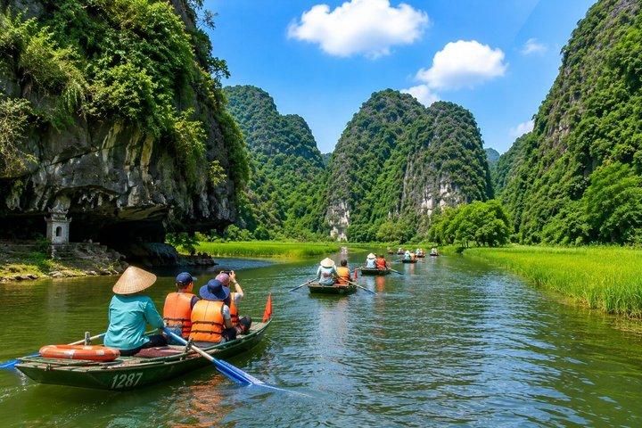 Ninh Binh Day Tour Hoa Lu Tam Coc and Mua Cave