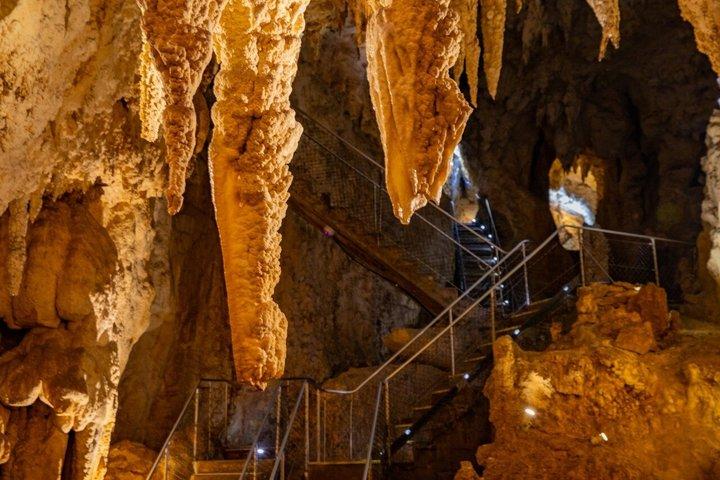 Hobbiton, Waitomo, Rotorua & Taupo 2-Day Tour from Auckland