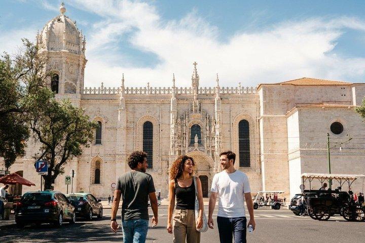 Explore Lisbon by Tuk Tuk: History and Viewpoints