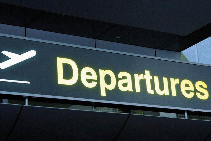 Paris Private Departure Transfer: Hotel to CDG or Orly Airport