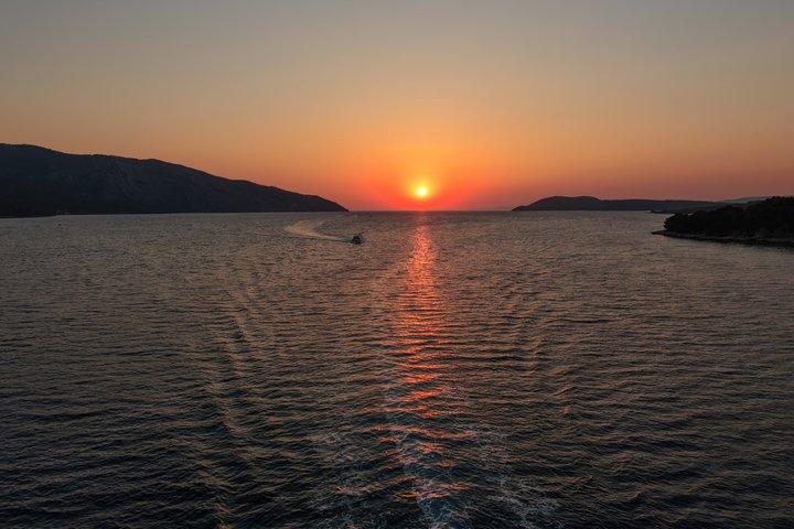 Sunset Boat Tour with unlimited wine,drinks & Music at Stari Grad