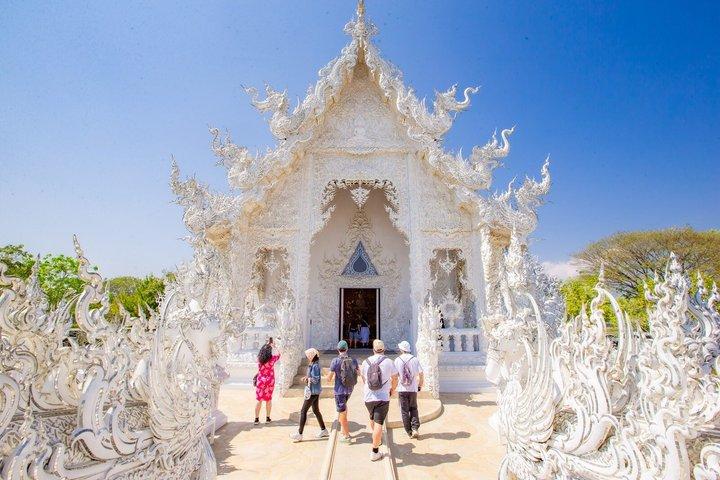Chiang Rai Iconic 4 Temples White Blue Red and Lalitta Cafe Tour