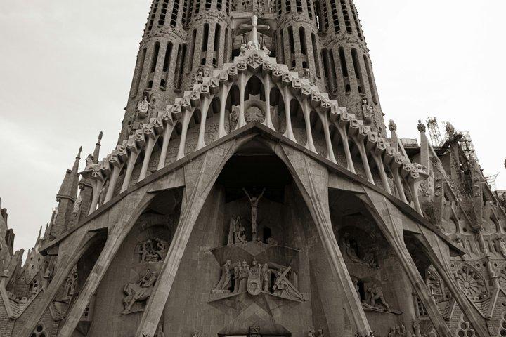 Barcelona Sagrada Familia Private Guided Tour with Tickets