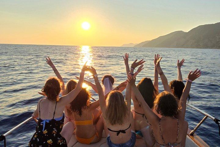 Sunset Boat Tour and Cinque Terre Aperitif from Monterosso
