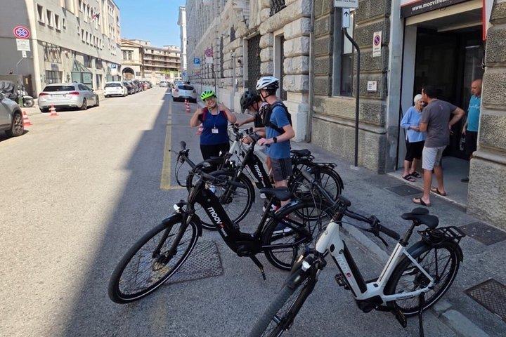 Trieste E-Bike Tour: Old Town, Miramare Castle and Gelato