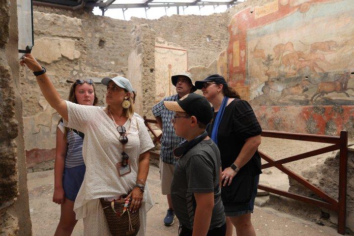 Fast Access Pompeii Tour for Families & Kids with Archaeologist