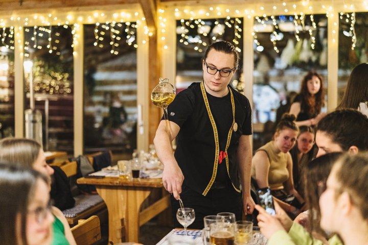 Prague: Folkloric Dinner with Transfer