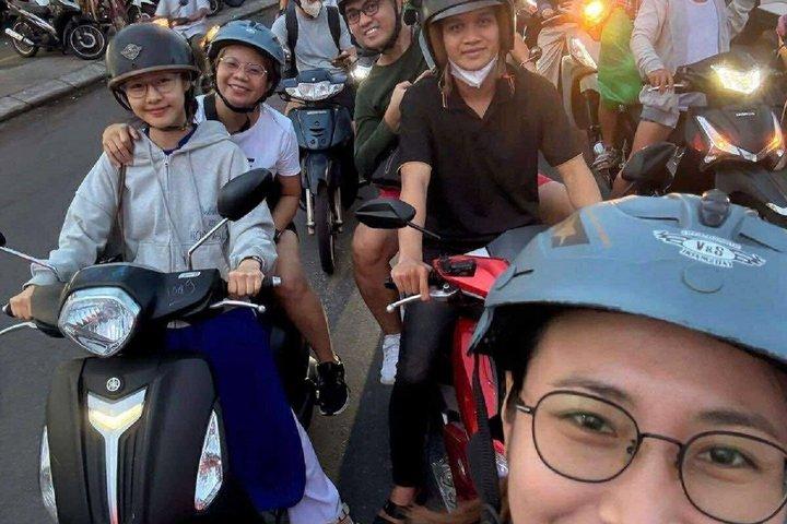 DaNang Night Foodie Tour-Sighseeing with Aodai Lady Rider Private