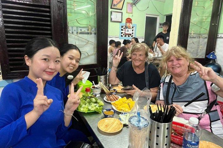 DaNang Night Foodie Tour-Sighseeing with Aodai Lady Rider Private