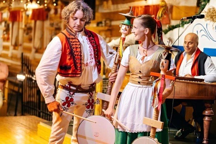 Prague: Folkloric Dinner with Transfer