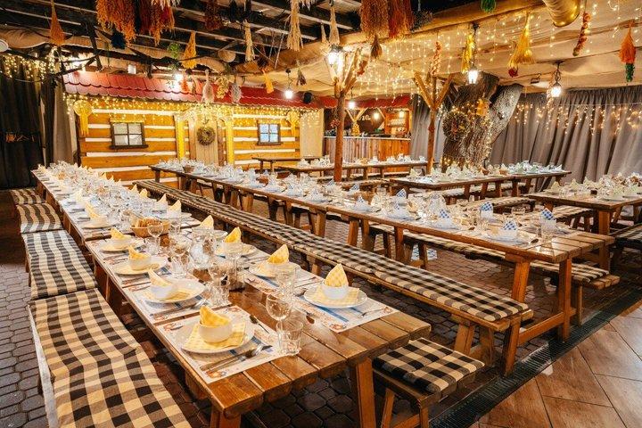 Prague: Folkloric Dinner with Transfer
