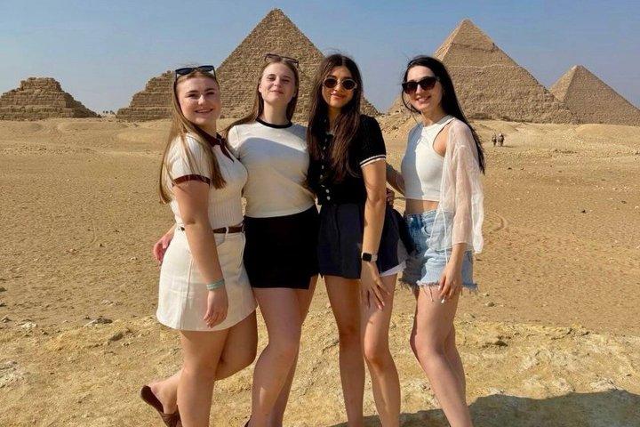 Private Tour in Pyramids of Giza with Lunch and Camel Ride
