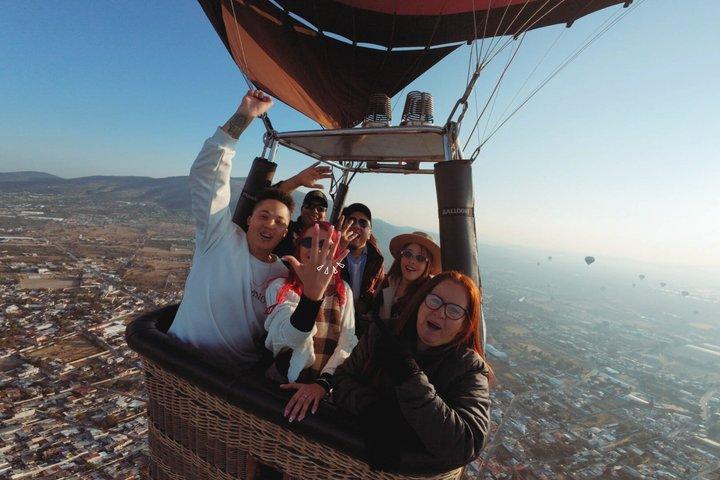 Flight in Balloon VIP Teotihuacan + Pickup + Breakfast + Tour