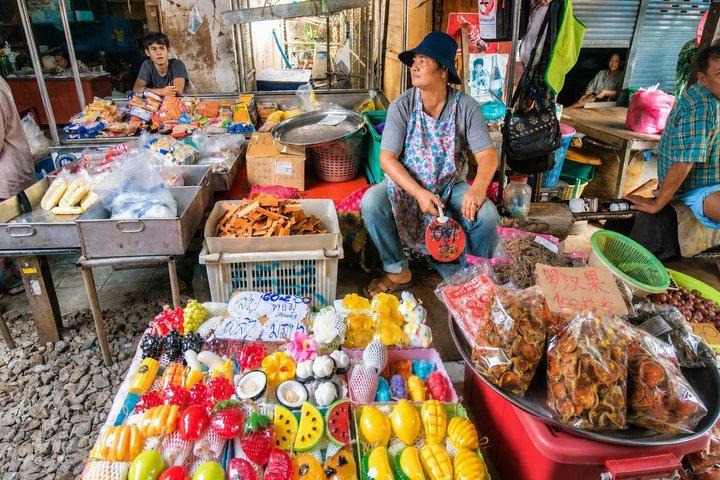 Bangkok Small-Group Damnoen Floating Market Tour & Railway Market
