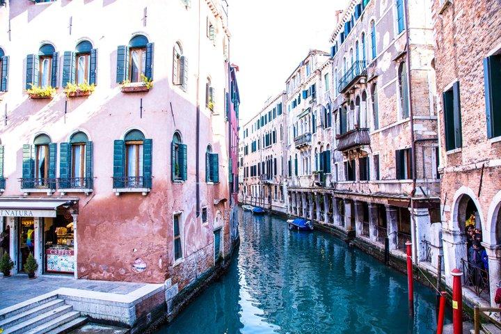 Enjoy A Private Gondola Ride In Venice