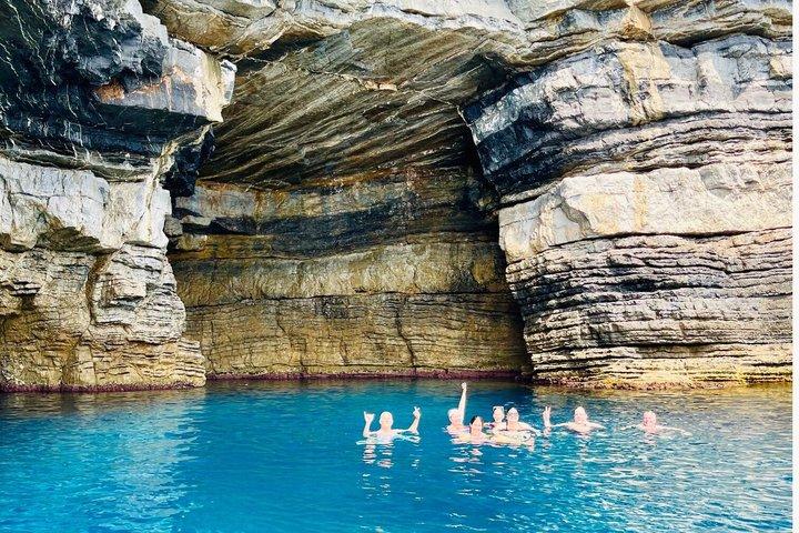 Boat tour Beyond the 5 Terre - Portovenere - 3 islands - caves