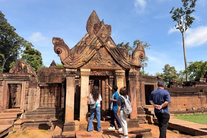 Banteay Srei Tour with Kulen Mountain and Picnic Lunch