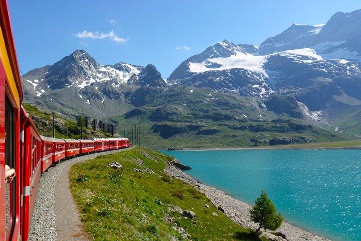 Lake Como Cruise, St. Moritz & Bernina Red Train Tour from Milan