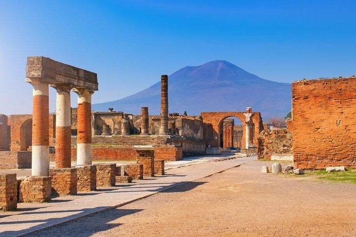 Pompeii Private Tour with Archaeologist and Skip the Line Access