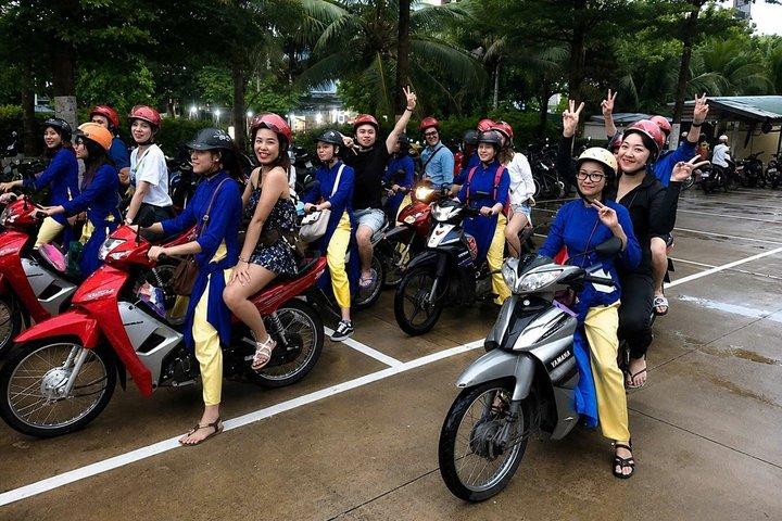 DaNang Night Foodie Tour-Sighseeing with Aodai Lady Rider Private