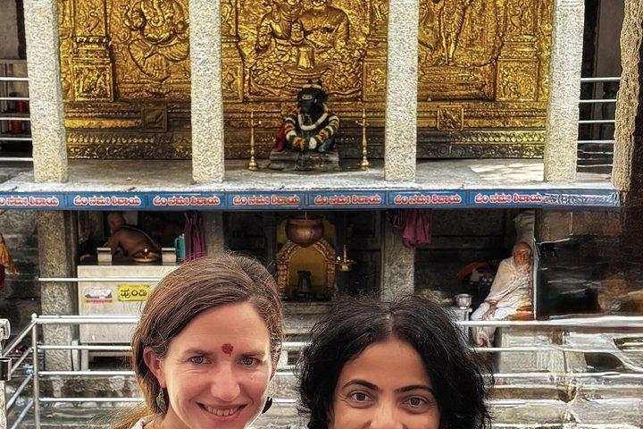 Bangalore Walking Tour: Malleshwaram, Temples & Indian Breakfast