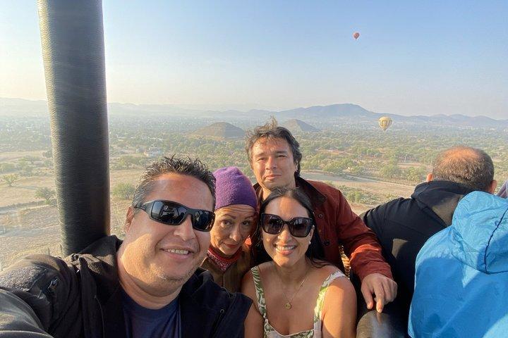 Hot Air Balloon Ride Over Teotihuacán Pyramids from Mexico City