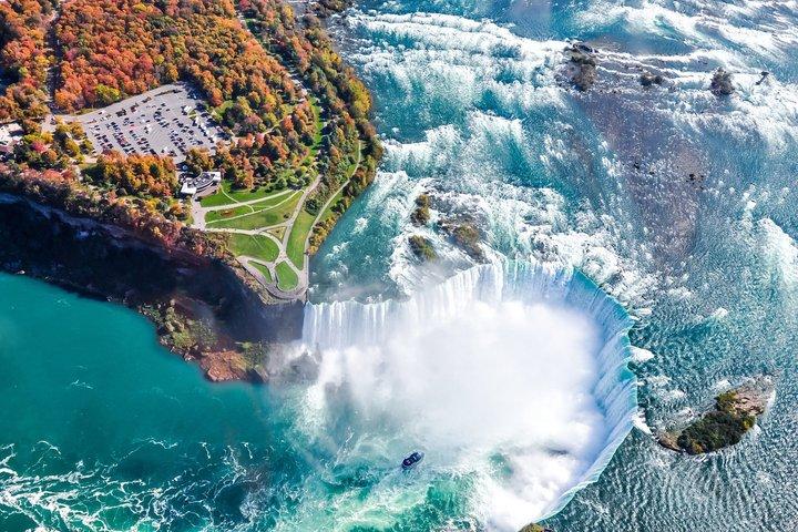 Niagara Falls Tour with Boat + Behind Falls & Niagara on the Lake