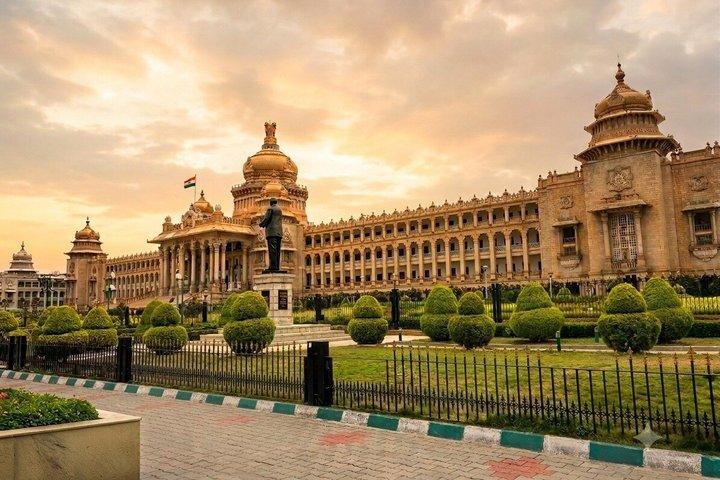 Ultimate Bangalore Full-Day Tour: Palaces, Temples & Markets